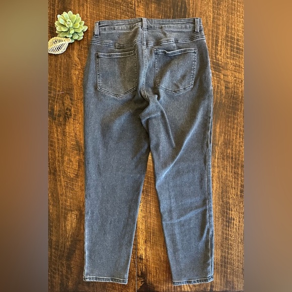 Universal Standard | Slim Leg, Ankke/Crop High Rise Jean in Soft Black, Size 10 - Picture 2 of 10